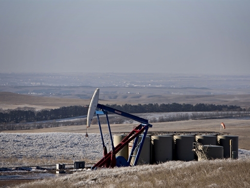 Giá dầu lại phá đáy khi số giàn khoan Mỹ tăng