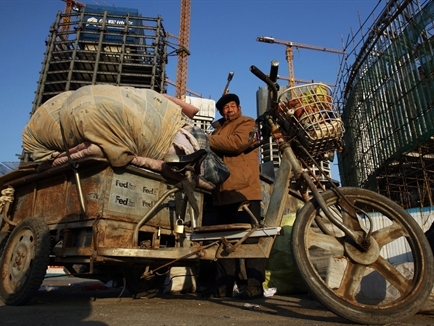 Bắt mạch kinh tế Trung Quốc: Nhà giàu do dự, nhà nghèo thờ ơ