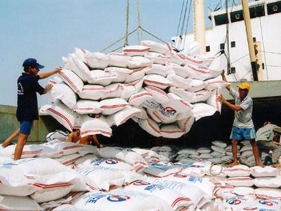 Trung Quốc kiểm soát chặt, xuất khẩu gạo của Việt Nam giảm mạnh