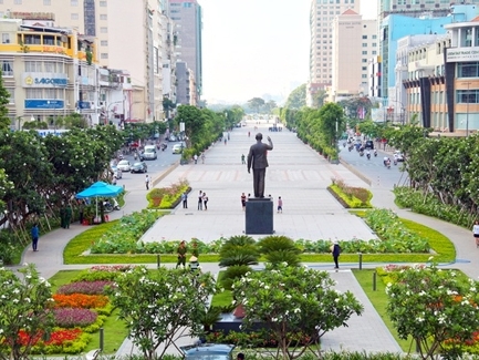 Đường Nguyễn Huệ - dòng kênh thành quảng trường đi bộ đầu tiên