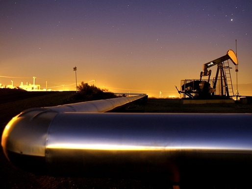 Giá dầu tiếp tục giảm do USD tăng sau báo cáo việc làm