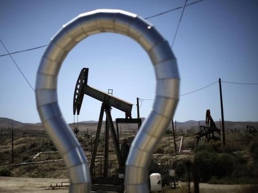 Giá dầu tăng nhẹ khi số giàn khoan giảm
