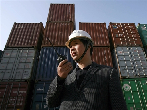 Xuất khẩu Trung Quốc bất ngờ hồi phục nhờ nhân dân tệ giảm giá