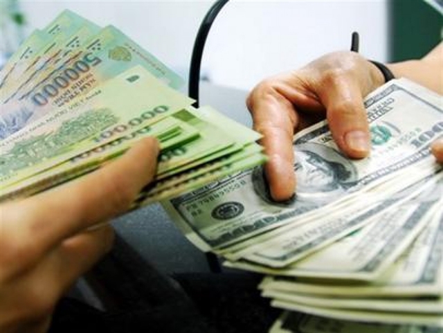 Tỷ giá trung tâm và giá USD ngân hàng ổn định