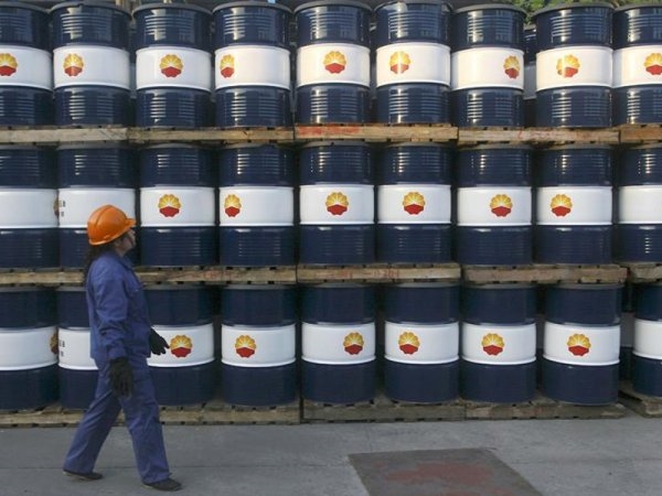 Giá dầu quay đầu giảm do lo ngại thừa cung toàn cầu