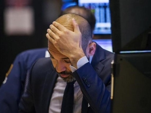 Phố Wall mất điểm sau quyết định của BOJ, cổ phiếu Apple rớt mạnh