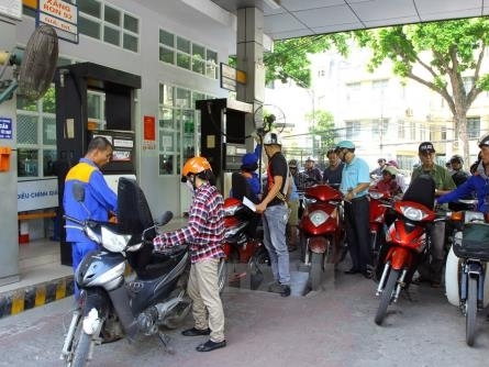 Việt Nam có thể sẽ phải mở cửa thị trường xăng dầu sớm hơn kế hoạch