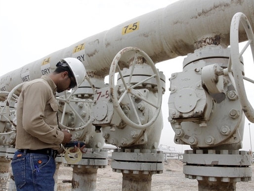 Giá dầu Mỹ lại lập đỉnh mới bất chấp lo ngại về thừa cung