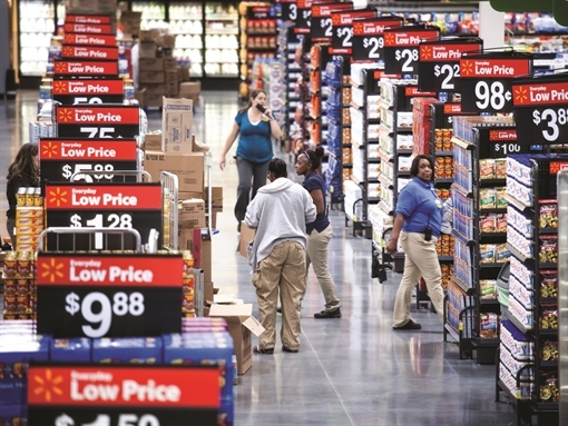 Walmart đang phải đối đầu với Amazon như thế nào?