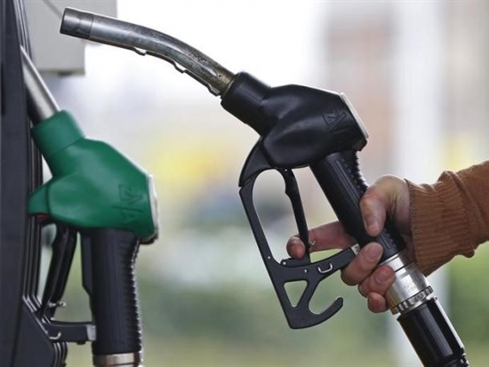 Giá dầu tiếp tục giảm sau số liệu dầu lưu kho