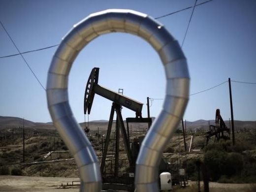 Giá dầu Mỹ tăng mạnh nhất 3 tháng do dầu lưu kho giảm
