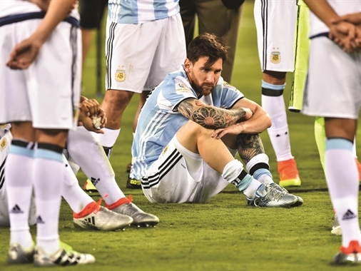 Messi nghỉ, Adidas lo