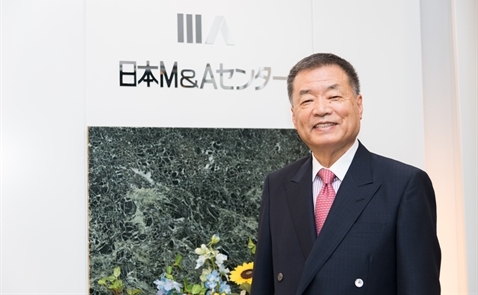 Từ người bán máy tính thành “ông trùm” M&A Nhật Bản