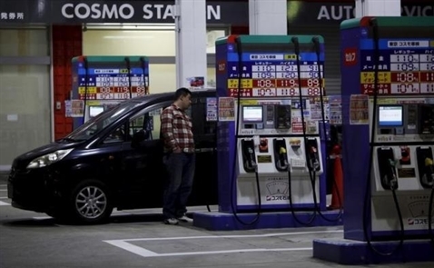 Giá dầu đảo chiều giảm do USD mạnh lên