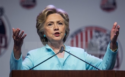 Bà Hillary Clinton cứng rắn với Trung Quốc, phản đối TPP