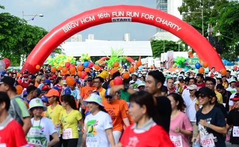 Chương trình chạy bộ Fun Run gây quỹ từ thiện thu hút 10.000 người tham gia