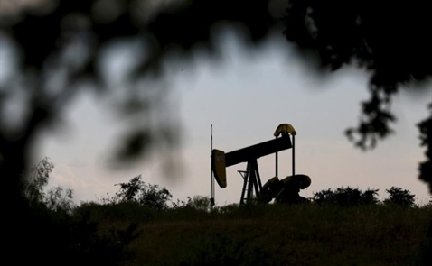 Giá dầu chạm đáy 4 tháng do tồn kho tại Mỹ tăng mạnh