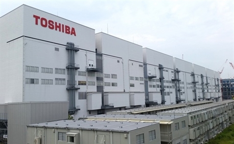 Sau 8 tháng tranh cãi, Toshiba bán mảng chíp nhớ giá 18 tỷ USD
