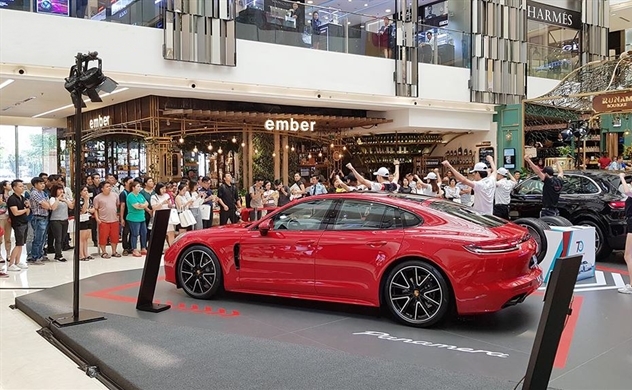 Những tuyệt phẩm Porsche xuất hiện tại trung tâm thương mại Saigon Centre