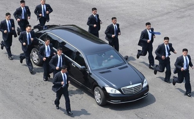 Hãng xe Đức “không hiểu làm thế nào” ông Kim Jong Un có hai siêu xe Mercedes