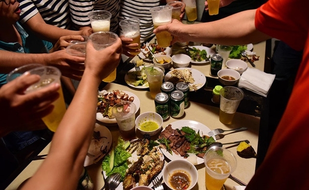 Lượng tiêu thụ đồ uống có cồn tại Việt Nam tăng nhanh nhất thế giới