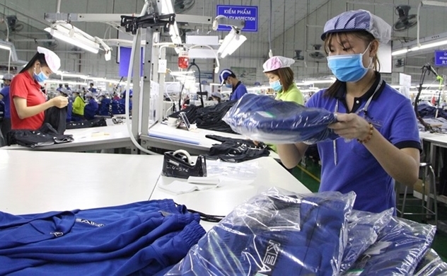 Vietnam lags far behind in setting healthy work hours: VnExpress