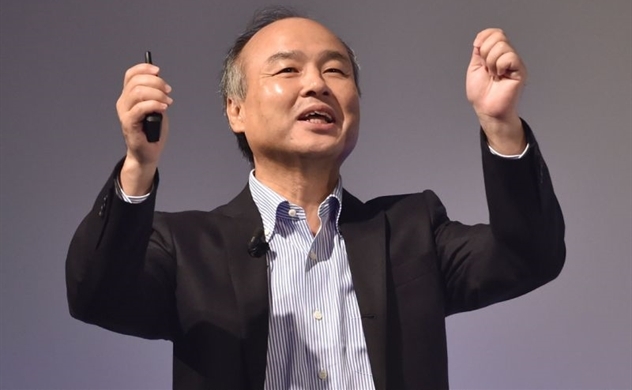 How much does Billionaire Masayoshi Son deposit into VNPAY e-wallet?