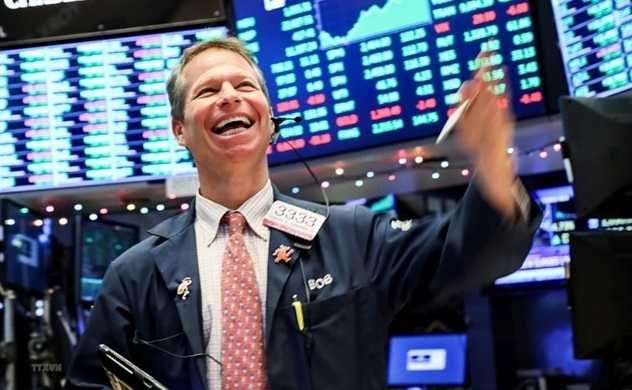 Thị trường chứng khoán Mỹ: Đàm phán thương mại tiến triển, S&P 500 lại lập đỉnh cao mới