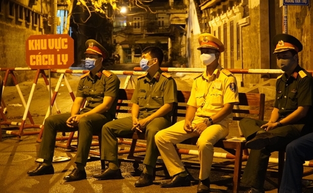 Vietnam locks down two streets in a resort town as COVID-19 cases rise