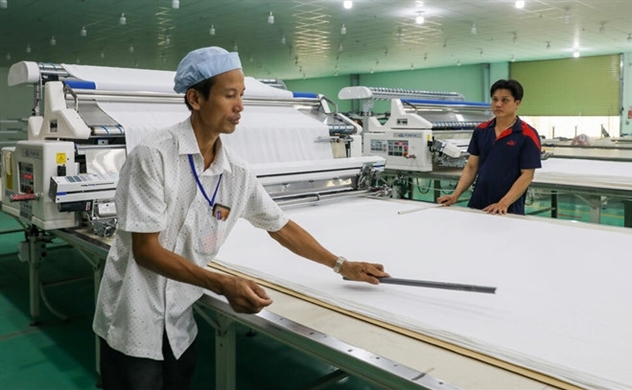 EU, US buyers' order  postponment on virus pressure hurts Vietnam’s textile industry