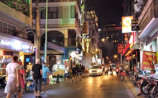 Ho Chi Minh City suspends operations of restaurants, entertainment services