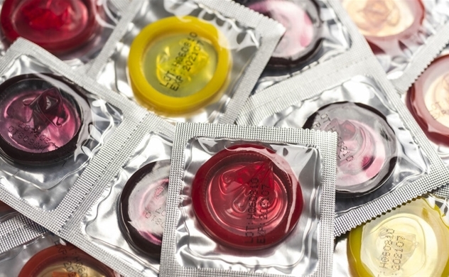 Homebound Vietnamese rummage online for condoms
