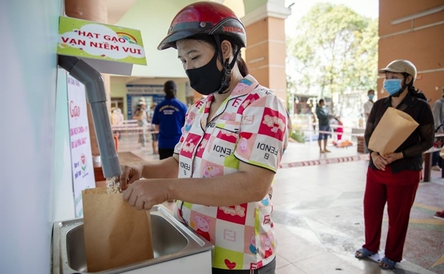 ‘Rice ATMs’ Dispense Free Food to Out-of-Work Vietnamese