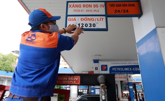 Petrol prices in Vietnam plummeted for the eighth time of this year