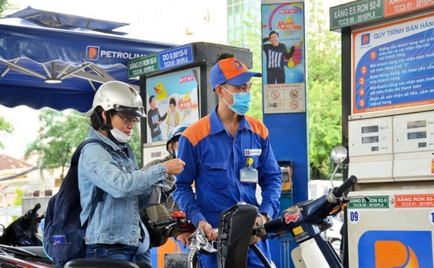 Vietnam raises fuel prices by nearly VND1,000 per litre