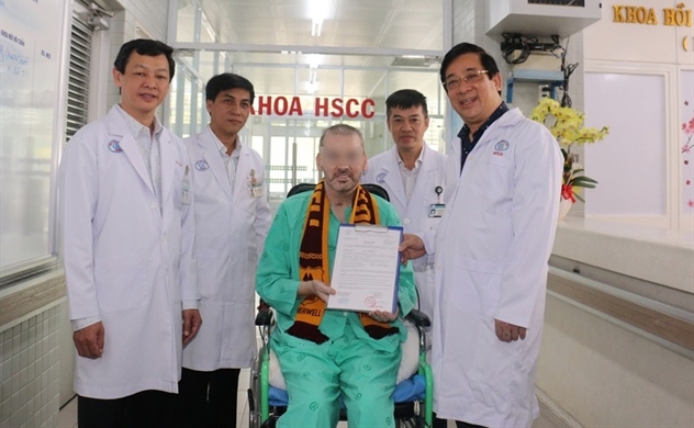 Virus-free UK pilot, symbol of Vietnam's pandemic success, to return home