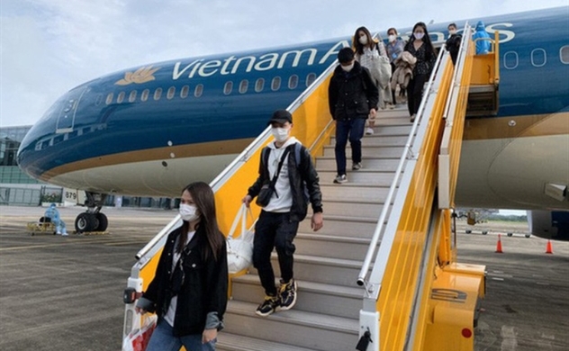 Prime Minister Phuc allows resumption of Vietnam - China flights