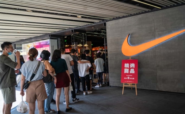Cổ phiếu Nike tăng vọt khi doanh số bán hàng trực tuyến tăng 82%