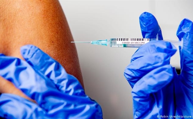 Rủi ro và tác dụng phụ của việc tiêm chủng vaccine COVID-19