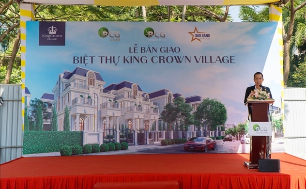 King Crown Village bàn giao 5 căn biệt thự đầu tiên cho khách hàng