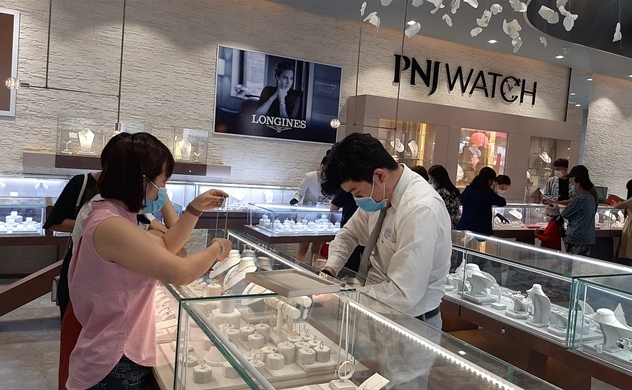 Vietnam’s leading jewelry firm’s five-month after-tax profit jumps nearly 91%