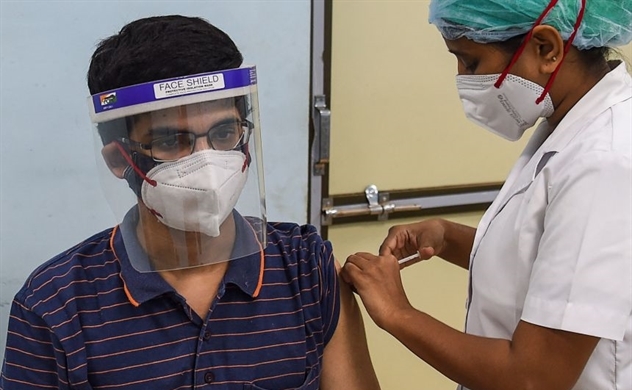 Hàng nghìn người Ấn Độ bị lừa tiêm vaccine COVID-19 giả