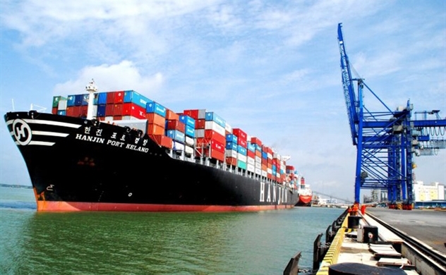 Cargo volume through Vietnam’s port system soars 18% in eight months