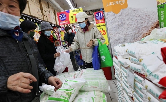 Đằng sau cơn hoảng loạn mua sắm thực phẩm ở Trung Quốc
