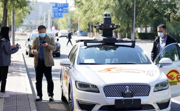 Baidu bắt đầu thu phí dịch vụ robotaxi