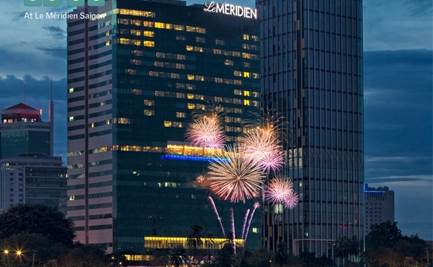 Khách sạn Le Méridien Saigon chào đón năm mới 2022 với Tiệc bên hồ bơi và trình diễn pháo hoa.
