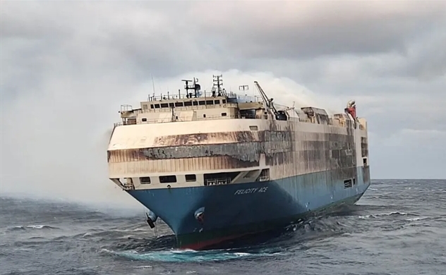 Sau nhiều ngày cháy, tàu chở 4000 siêu xe chìm giữa Đại Tây Dương