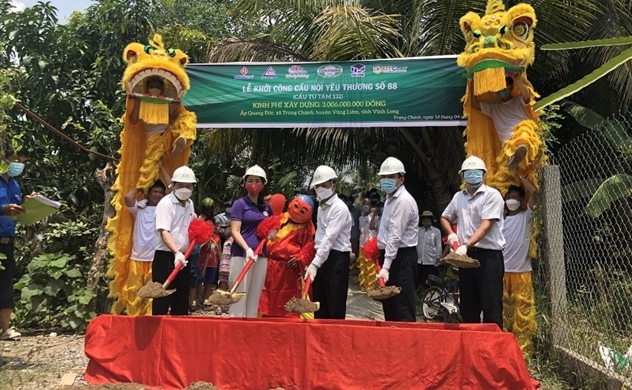 Nhựa Tiền Phong khởi công cầu nối yêu thương số 88 tại Vĩnh Long