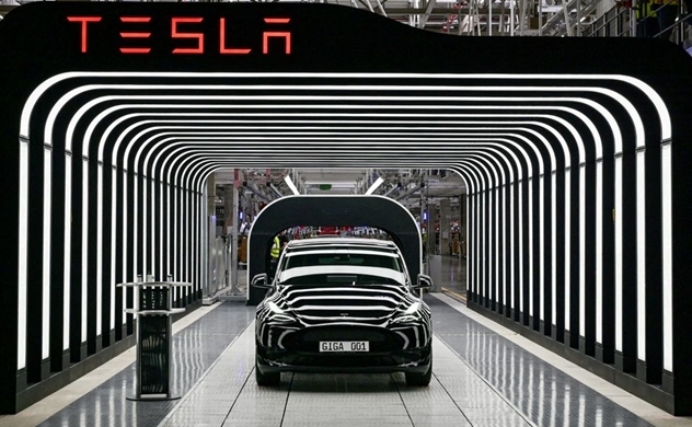 Vốn hóa Tesla bốc hơi 126 tỉ USD trong một ngày