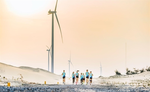 Coteccons Quảng Bình Marathon 2022: Trải nghiệm chạy cực chất xuyên qua cánh đồng điện gió lớn nhất tại Việt Nam